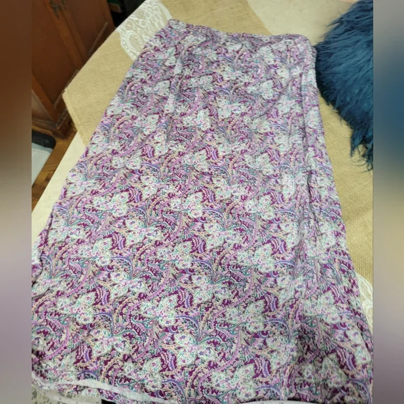 🛒🛍️💥Gently used Blair medium plum scroll midi skirt beautiful purple print - Picture 4 of 10